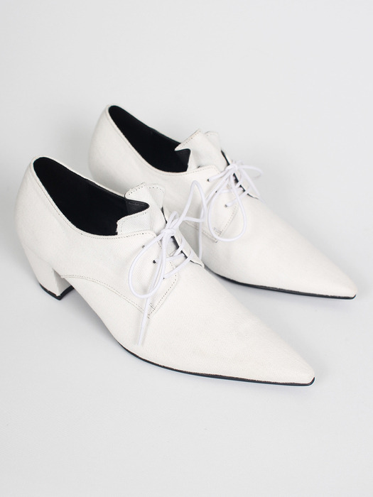 [VT x Fq] Point toe wrinkle loafers_white