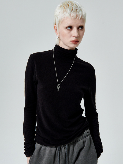 ANGORA GAUZE TURTLENECK TOP [BLACK]