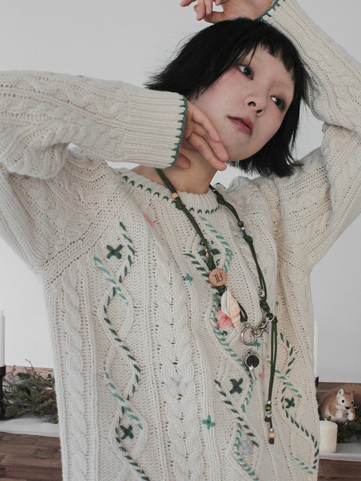 Vintage Cable Knit Flower Stitched by Hand_IVORY