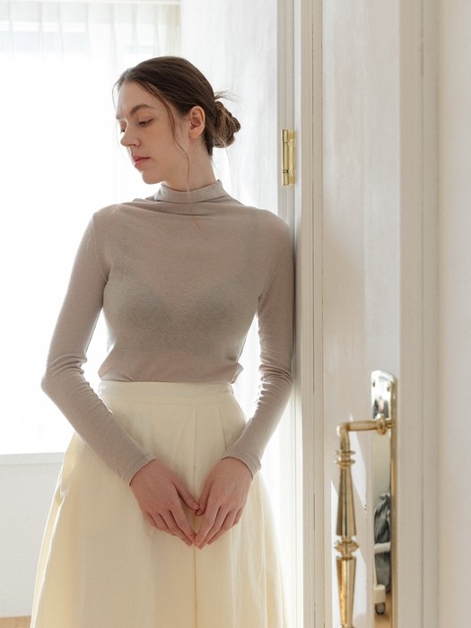 soft-touch turtleneck (Beige)