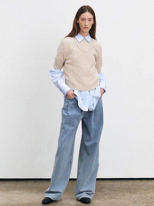 EMBROIDERED LOGO TWO-TUCK DENIM PANTS [LIGHT BLUE]