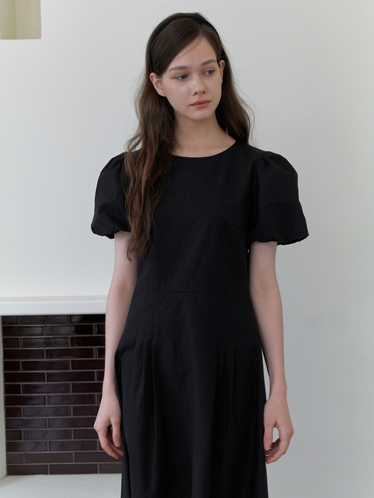 serenade puff pintuck dress - black