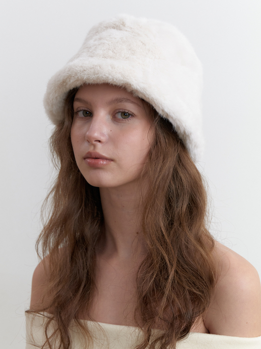 fur bucket hat - white