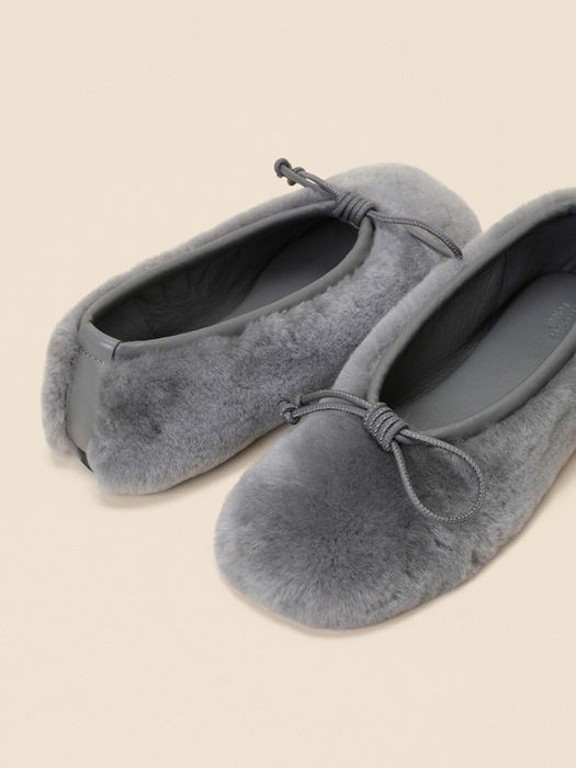 Ribbon fur flat shoes(grey)_DG1DW24702GRY