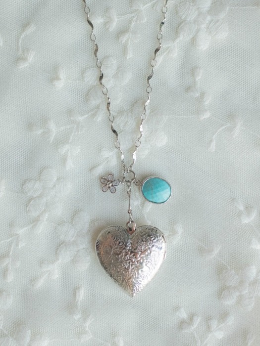 Floral heart pendant necklace