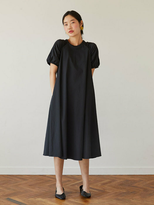 raglan sleeve A-line dress (black)