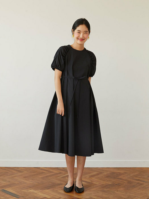 raglan sleeve A-line dress (black)