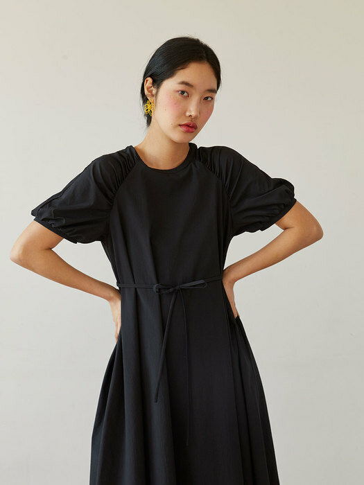 raglan sleeve A-line dress (black)