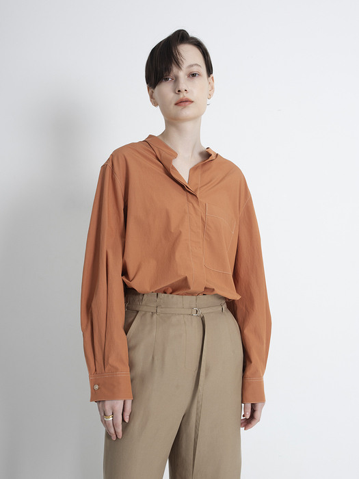 UNBALANCE BACK BUTTON OVERSIZE BLOUSE in 2 COLORS [U0F0B425]