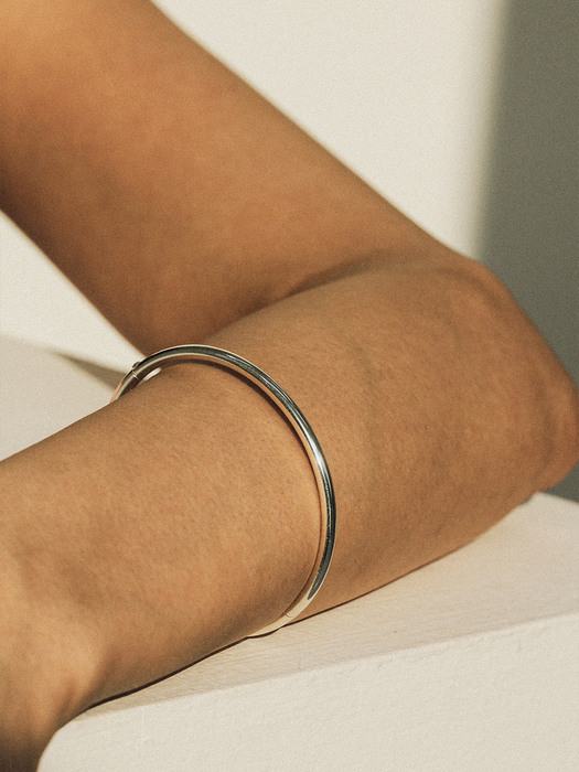 Plain bangle