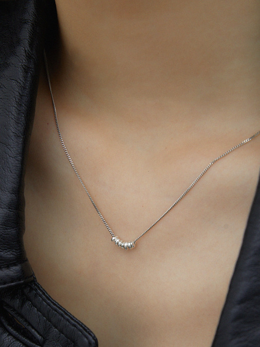 Small chip necklace