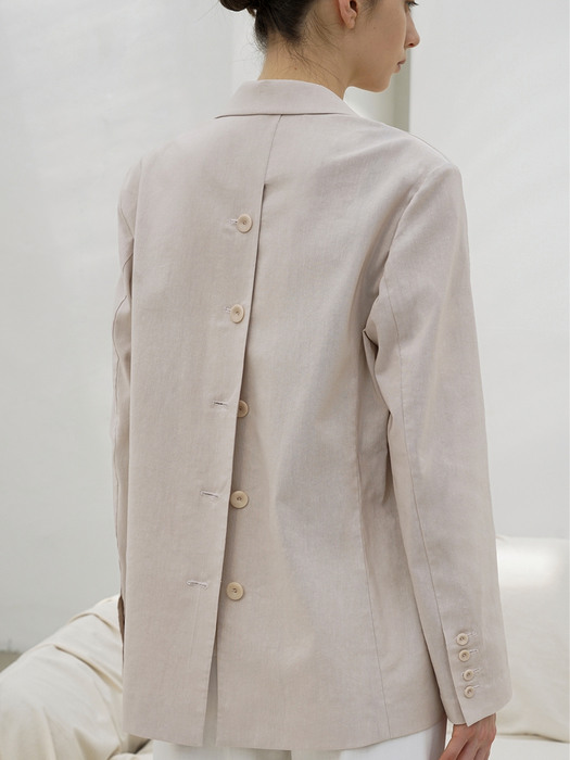 BACK BUTTONED SHORT COLLAR JACKET