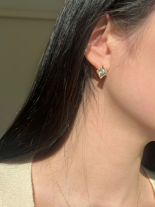14k vintage luna earring