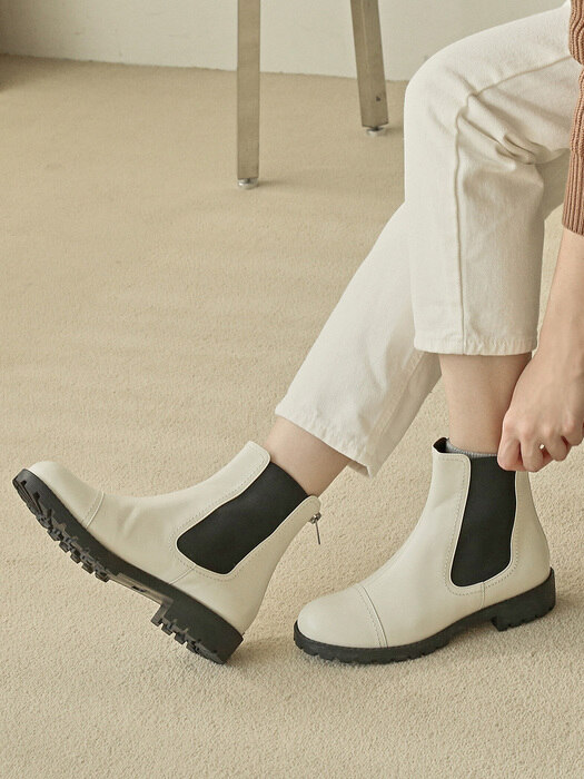 1667 Bisk Chelsea AnKle Boots