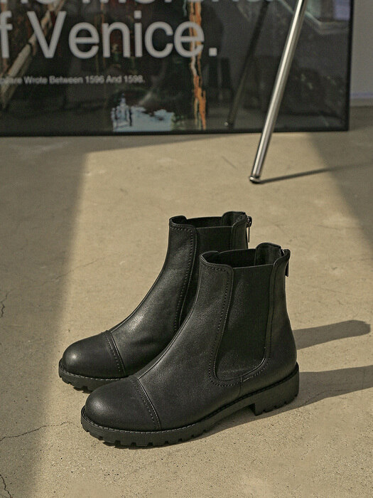 1667 Bisk Chelsea AnKle Boots