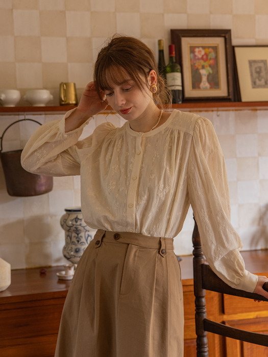 BERNICE embroidery bow tie shirt_ivory