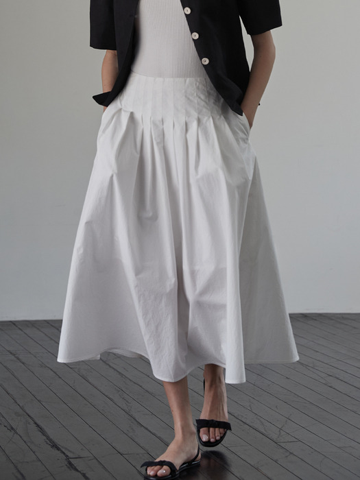 Tuck pleats long skirt - White