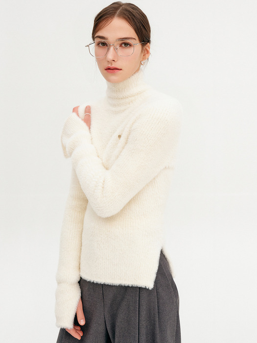 리지 슬릿 터틀넥 니트 탑_아이보리 / LIZY SLIT TURTLENECK KNIT TOP_IVORY