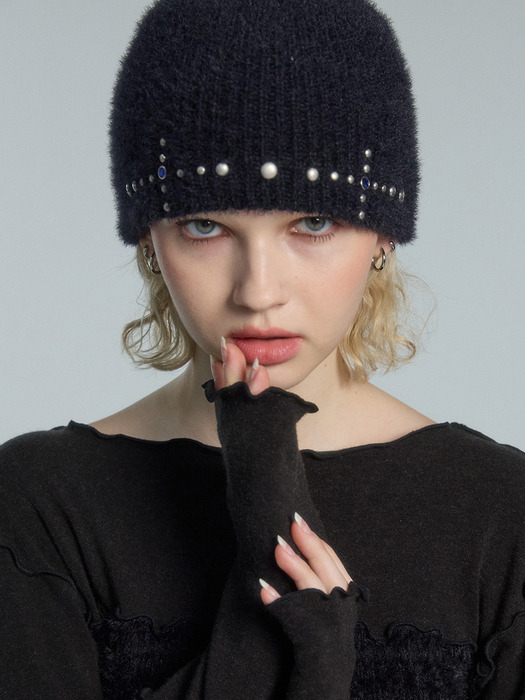 CROSS STUD BEANIE (BLACK)