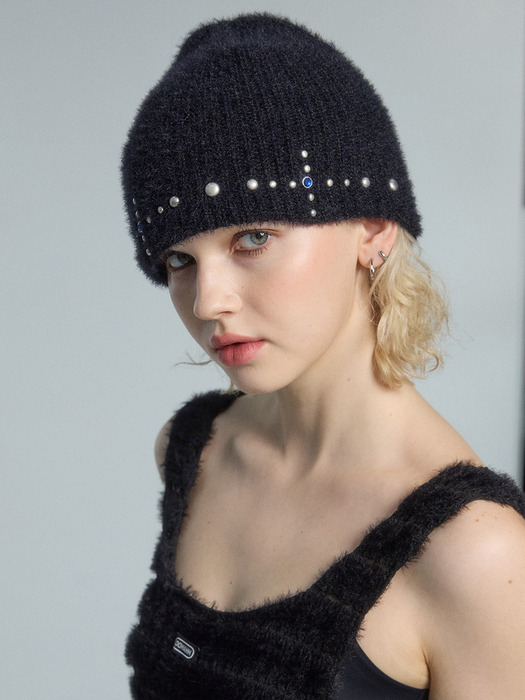 CROSS STUD BEANIE (BLACK)