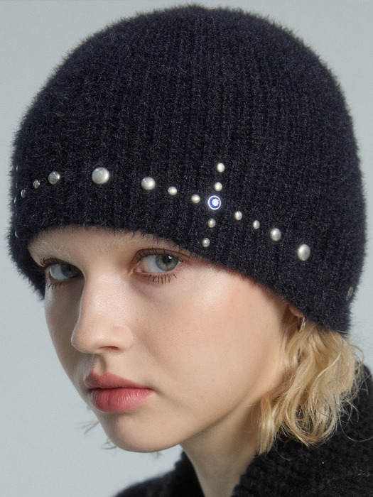 CROSS STUD BEANIE (BLACK)