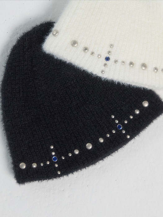 CROSS STUD BEANIE (BLACK)