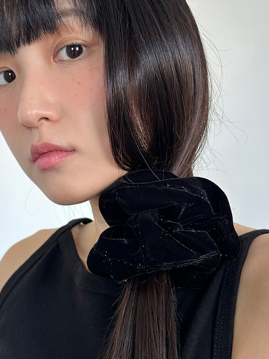 twinkle velvet scrunchie - black