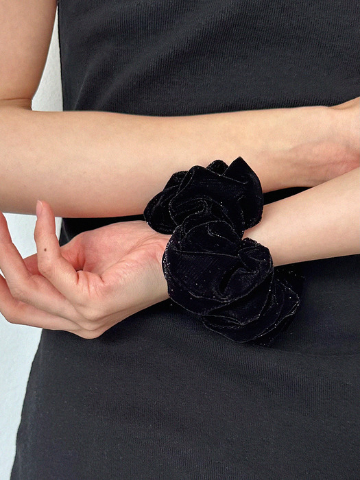 twinkle velvet scrunchie - black