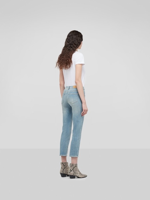 Fresh POP Cropped Straight Jeans