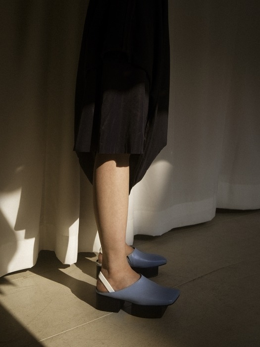 Squared Toe Mule with Separated Platforms | Pale stone blue