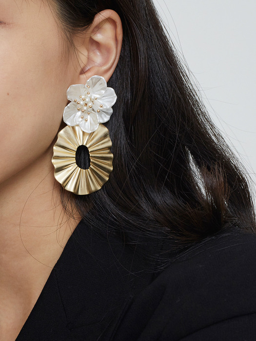 flower pearl earring