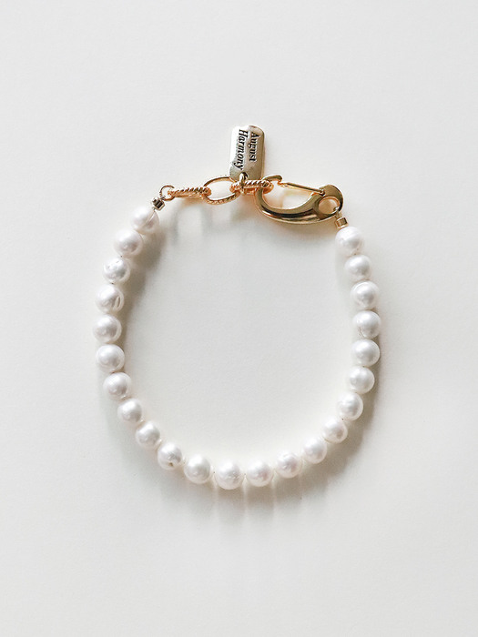 Classy Pearl Bracelet