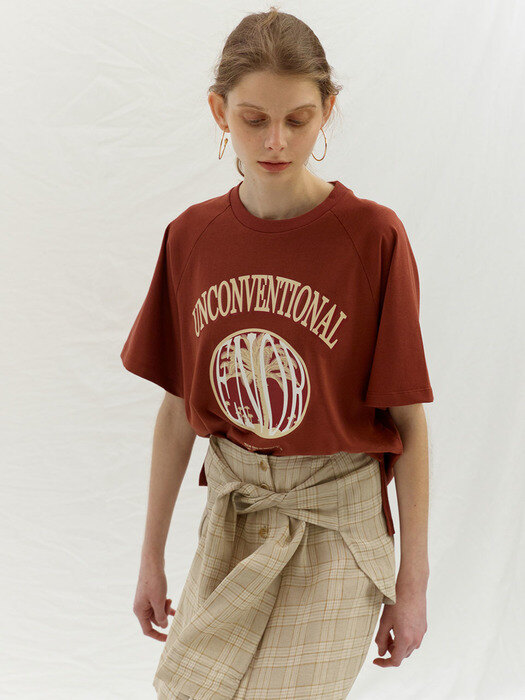 UNCONVENTIONAL T-SHIRT - BROWN
