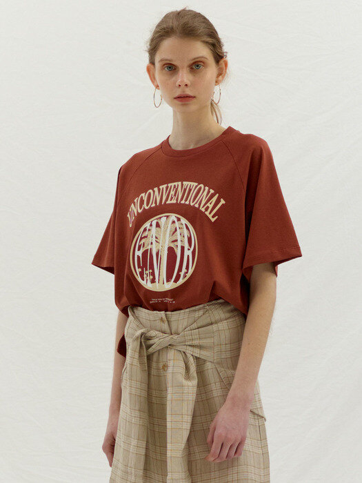 UNCONVENTIONAL T-SHIRT - BROWN