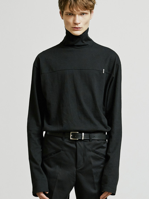 BACK BUTTON LONG SLEEVE CHEST TIP TURTLE NECK BLACK