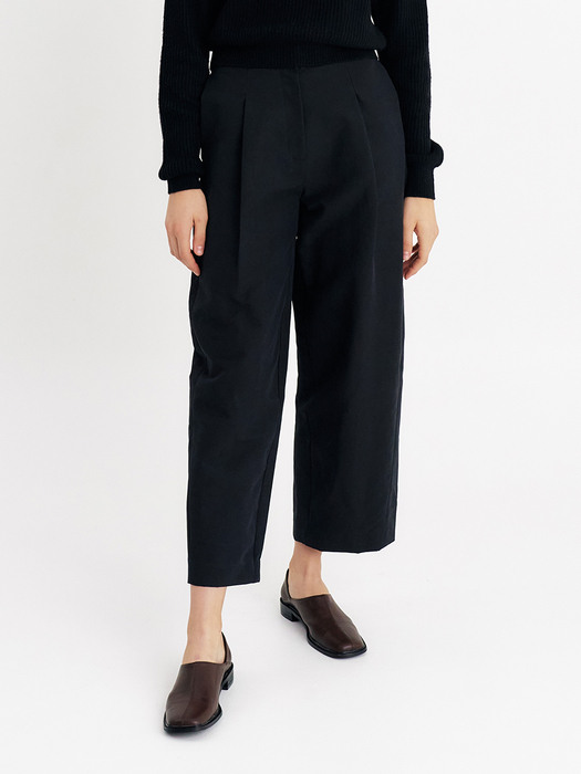 comos584 rounding one-tuck cotton pants (black)