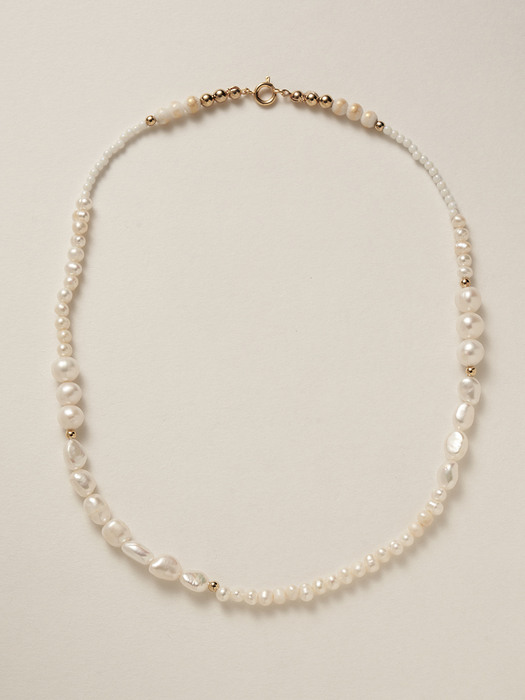 Carrie Pearls Necklace