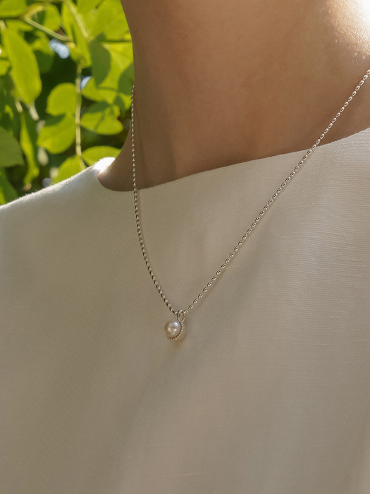 Dot Pearl Necklace-Bold