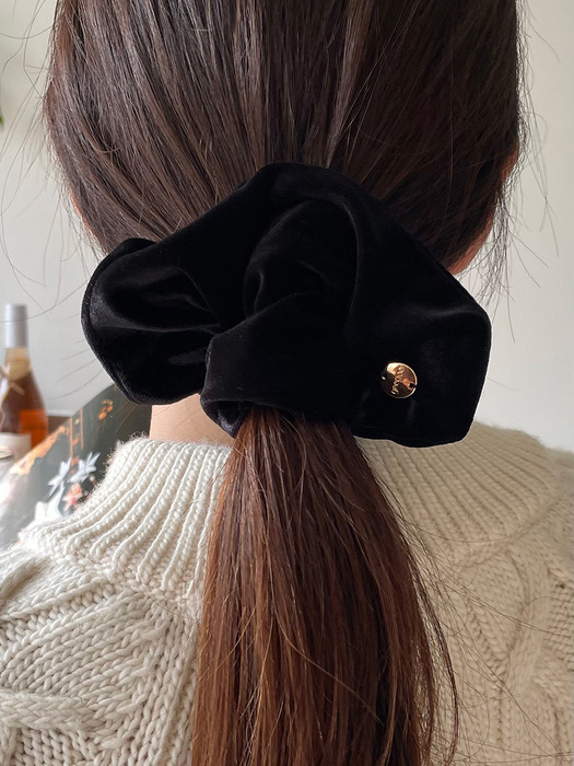 velvet charm scrunchie (Black)