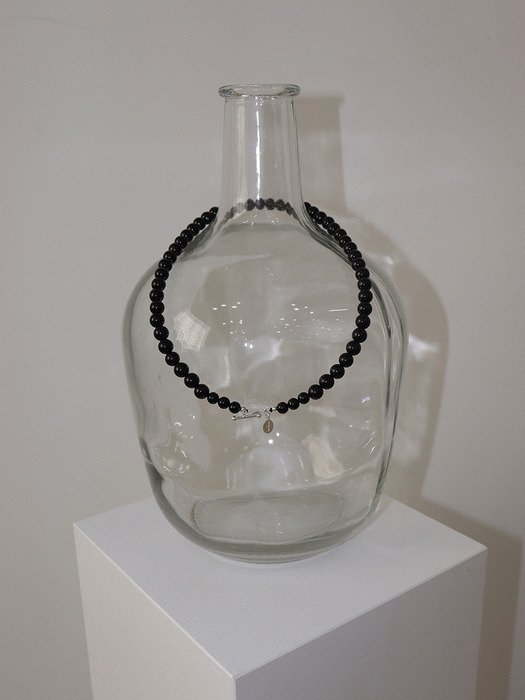 Onyx ball necklace