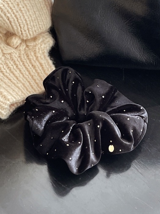 Cameo Gold Dot Velvet Volume Scrunchie [Black]