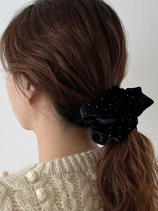 Cameo Gold Dot Velvet Volume Scrunchie [Black]