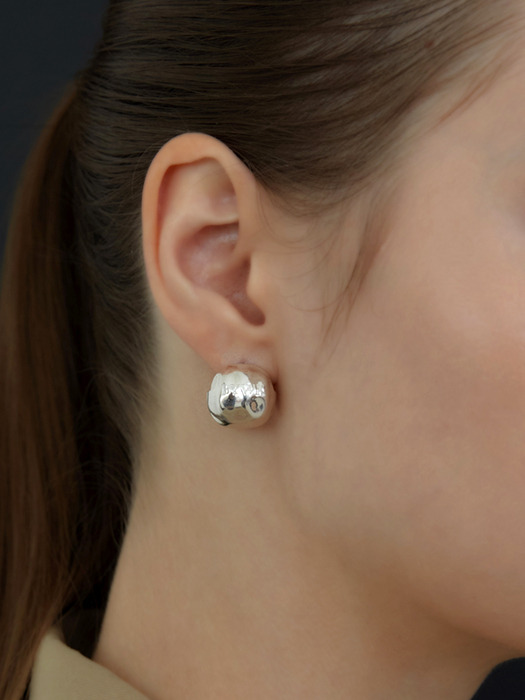 Hammer ball earring