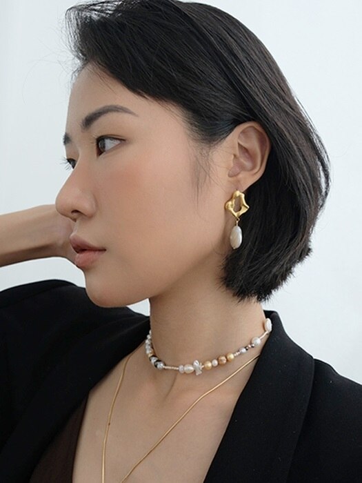 Flame tulip pearl earring