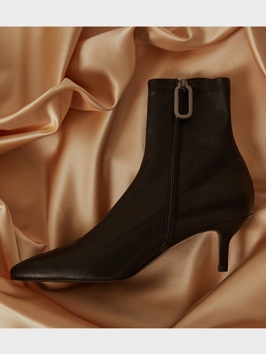 Slim-Tight Ankle Boots_MM013