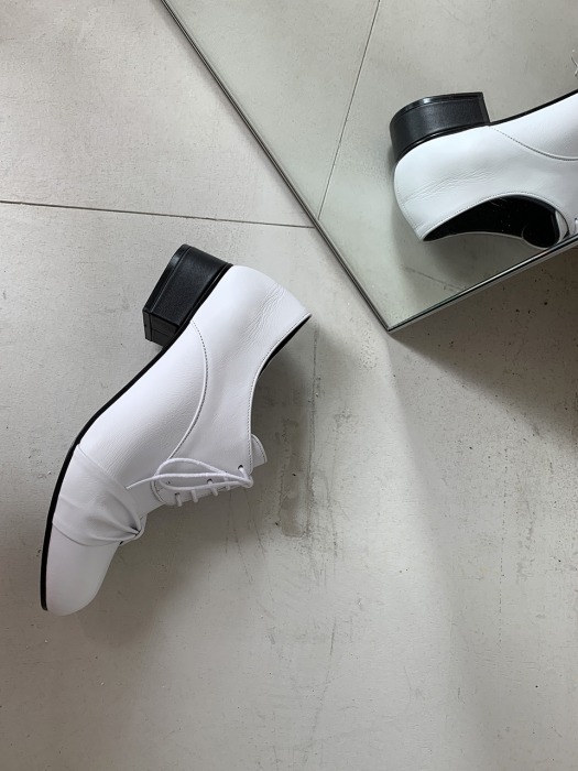 Ribbon oxford shoes | FAC-SAR | white