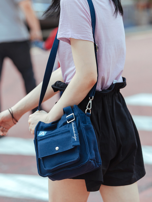 [로아드로아X어나더프레임] MINI A LABEL CROSS BAG (NAVY)