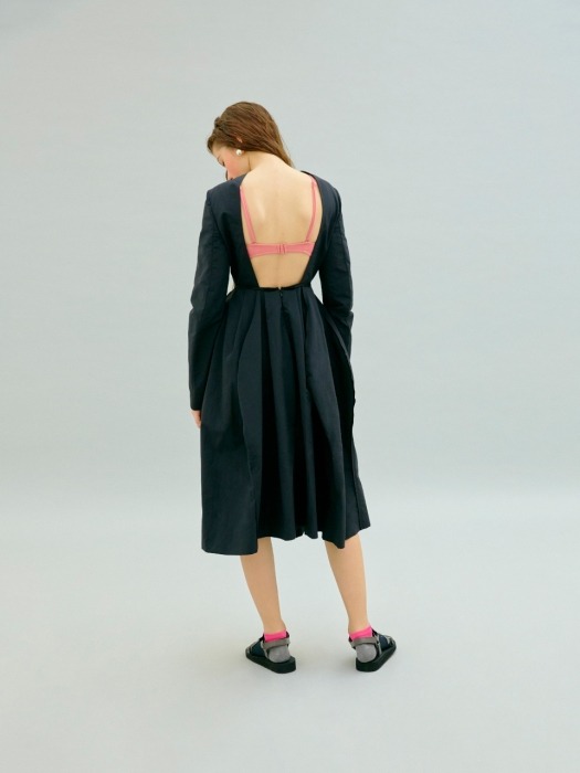 BACK-OPEN REVERSAL DRESS (BLACK)