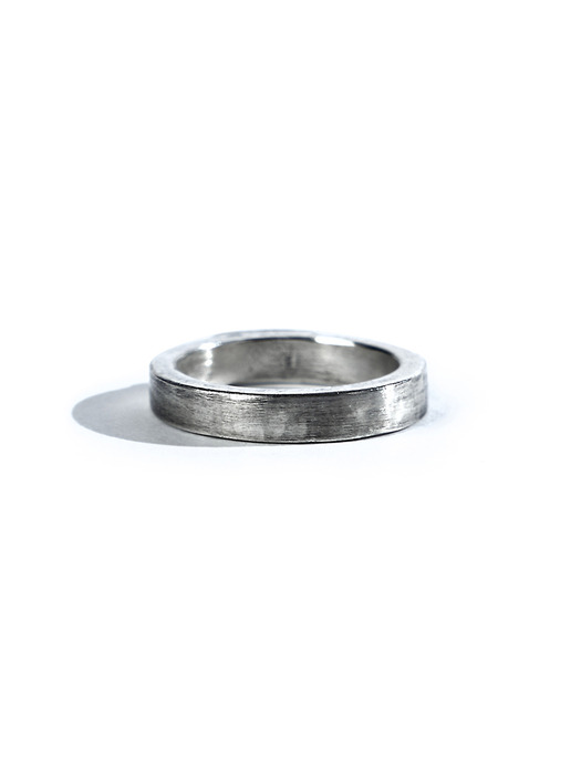 SEWN SWEN SILVER SLIM HAMMERED PLATE RING
