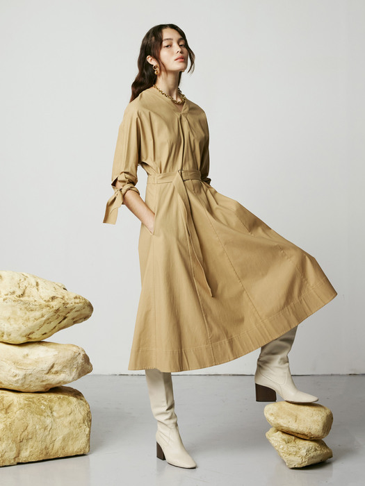 BELTED V-NECK FLARE DRESS_M/BEIGE [U1F0O602/72]